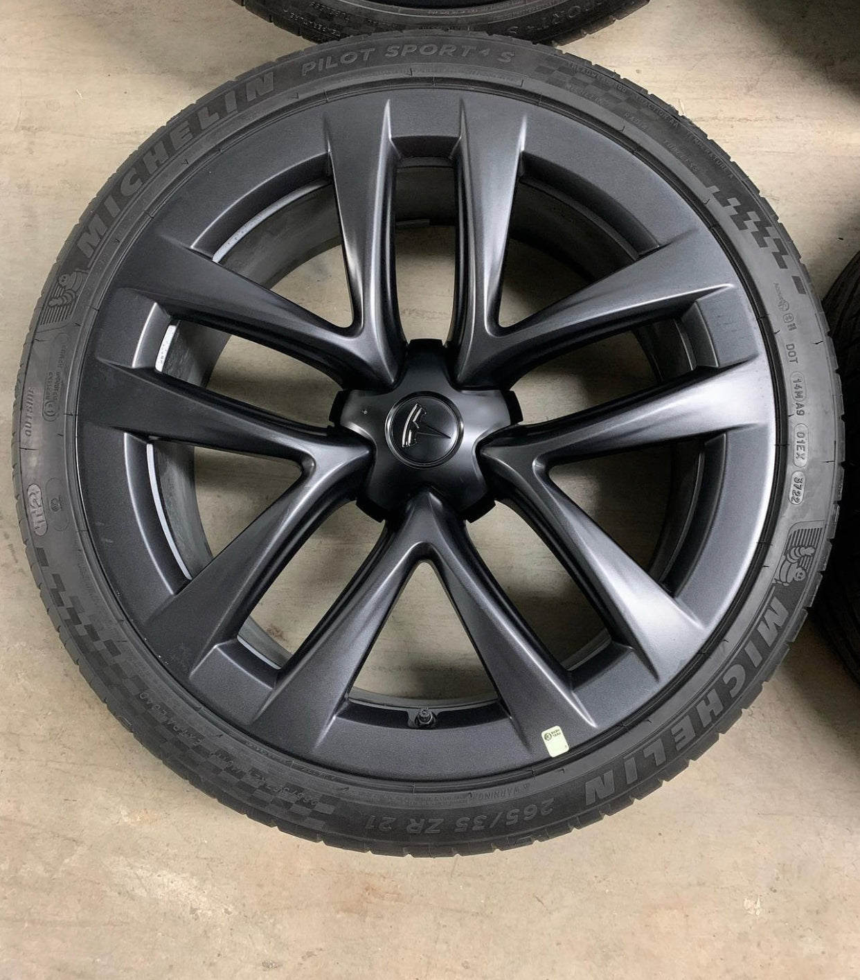 21 inch Tesla Model S Plaid Wheels and Tires .